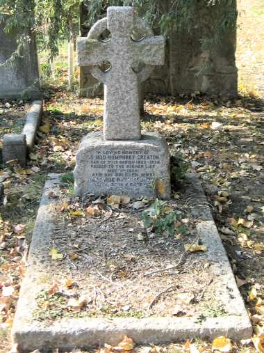 Creaton grave